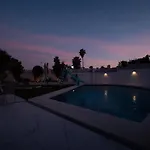 Villa Encantadora Junto A La Playa En Los Monteros Con Seguridad 24 Horas